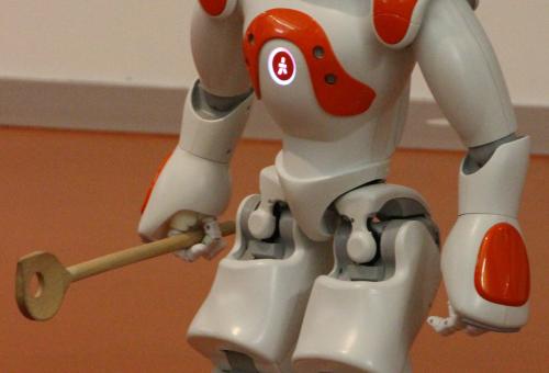 NAO spielt Topfschlagen