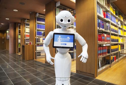 Pepper als Assistent in der Hochschulbibliothek der TH Wildau