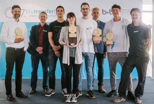 Robotergefährtin ROS-E gewinnt Hauptpreis beim innofab_ Ideenwettbewerb