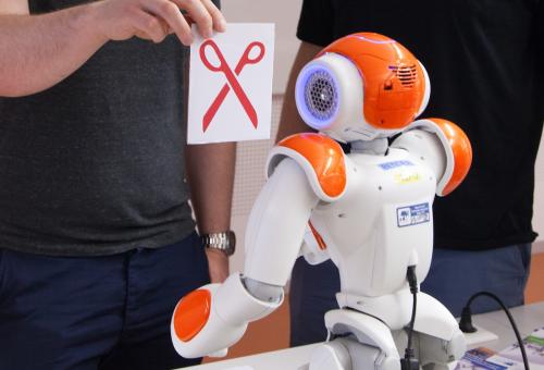 NAO-Roboter - motivate children to read more