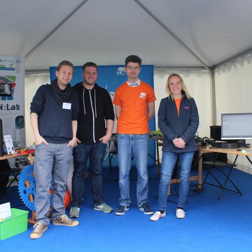 Das Stand-Team der TH Wildau: Janine Breßler, Benjamin Stahl, Christian Trautsch und Patrick Grabasch (v.r.n.l.). (Foto: TH Wildau/Bernd Schlütter)