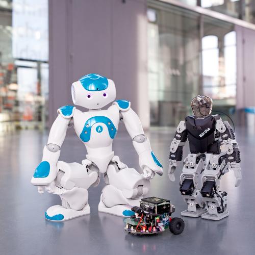 Die Roboter-Familie: NAO, Nibo2 und der Bioloid-Roboter